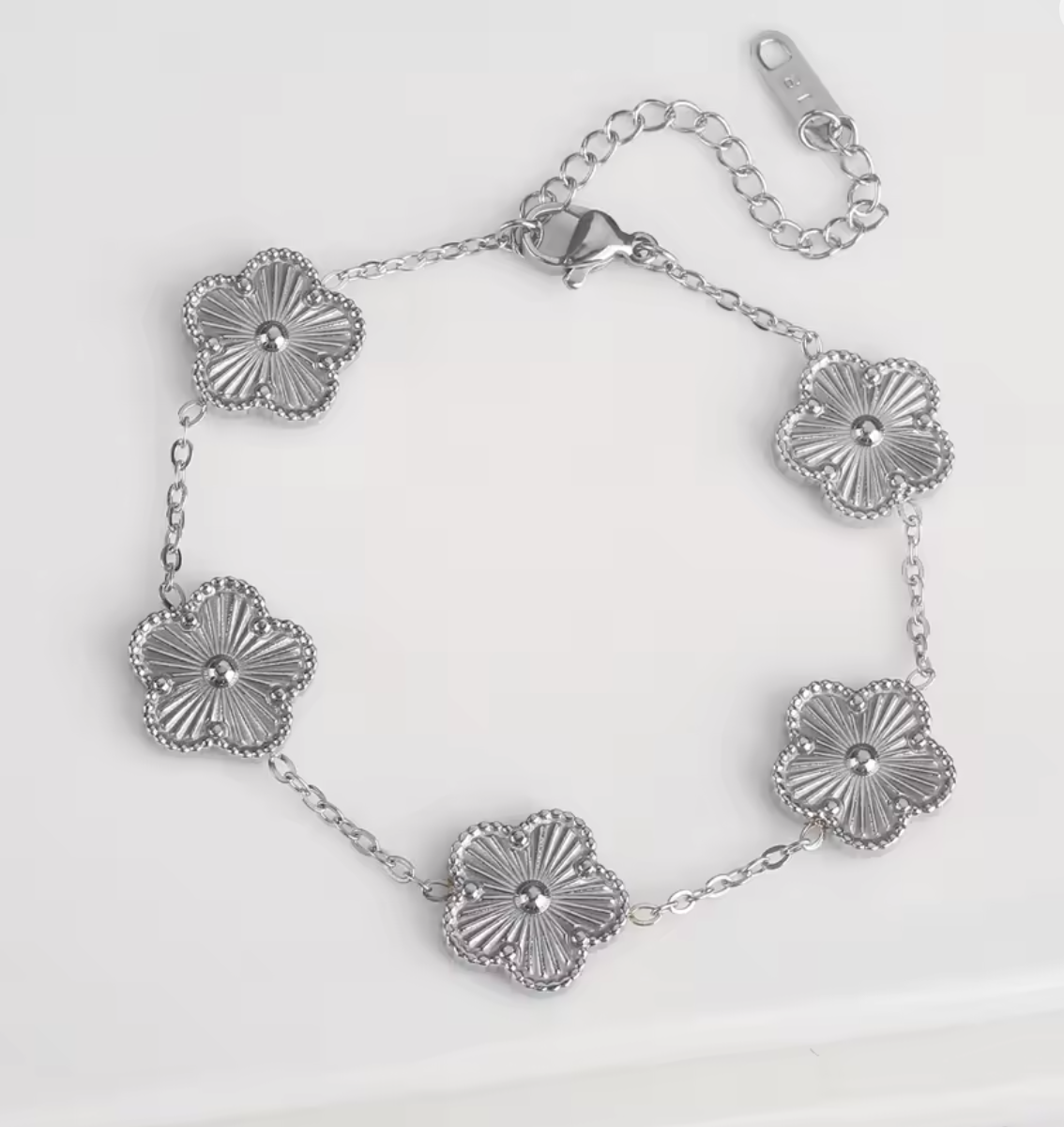 Five Leaf Clover Shell Bracelet for Women